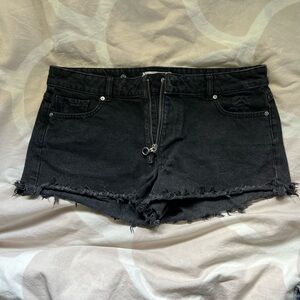 DL1961 Renee black denim zip up pull shorts women’s 30 raw hem